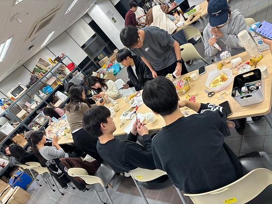 청송하우스 │ 월요일 밤, 달콤한 휴식을 선사한 <컵케이크 키트 만들기> 