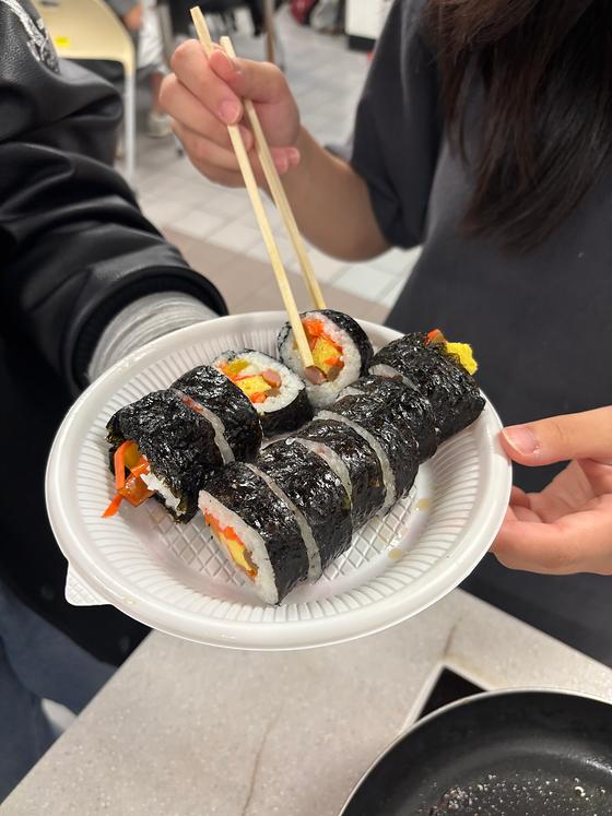 청송하우스) <김밥 먹고싶송>, 게임과 웃음 속에서 피어난 협동의 맛