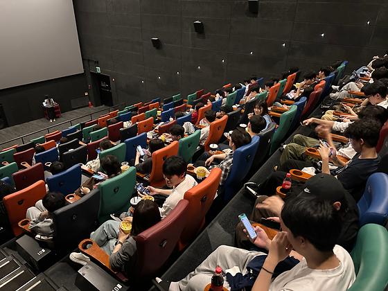 이원철 하우스) 하우스에서 다같이 영화를, <원철 무비나잇>