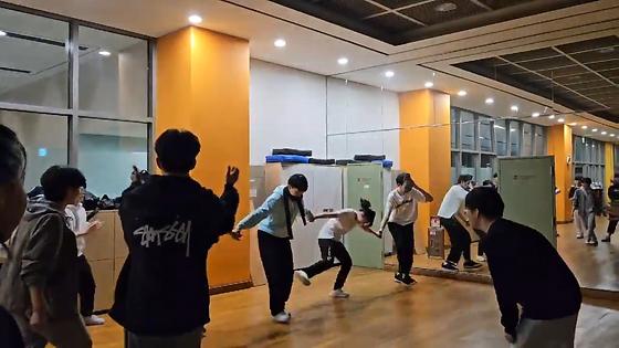 치원하우스) RC들, '연세인은 12살' 프로그램으로 동심 되찾고 추억 쌓아